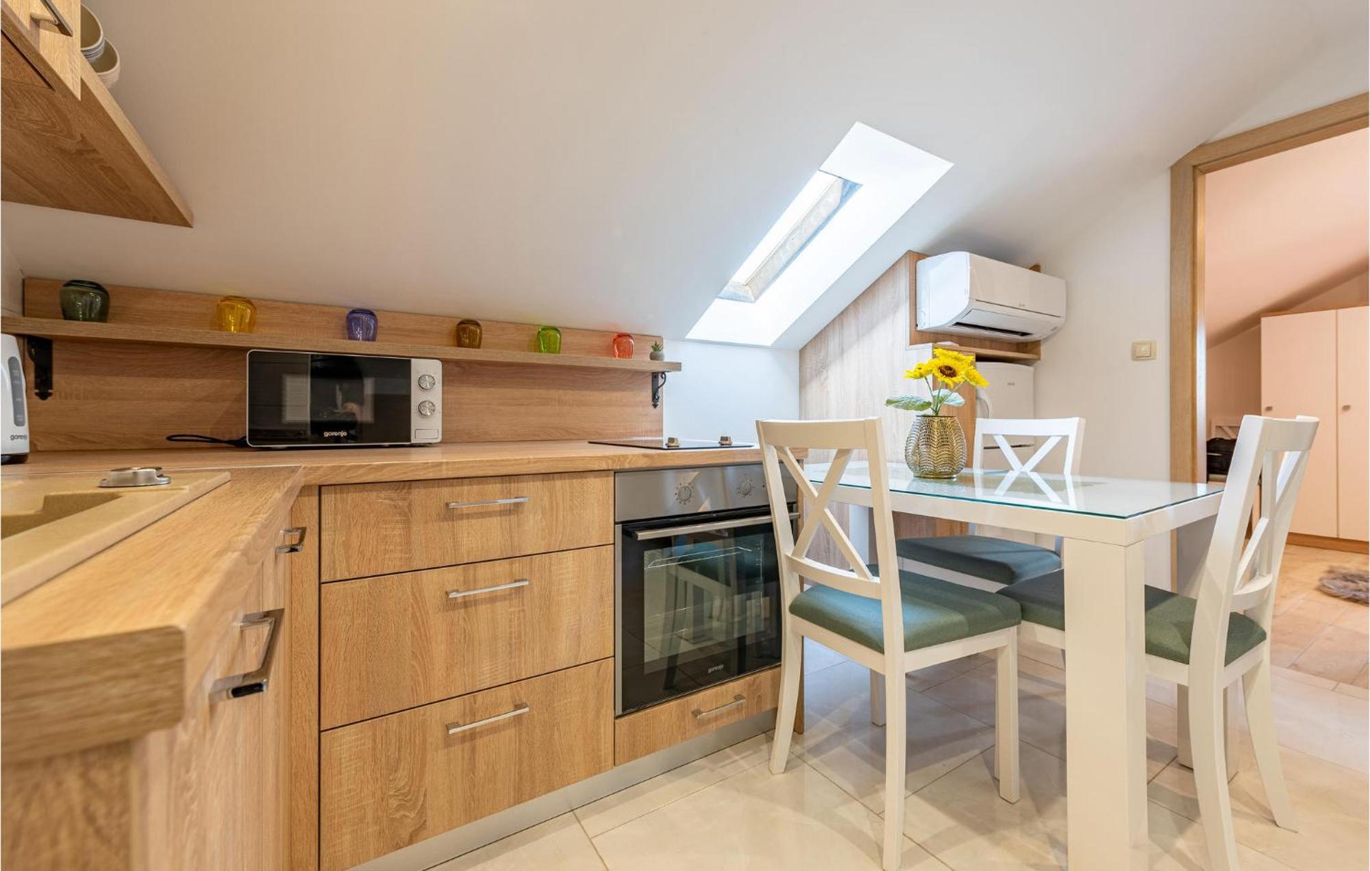 1 Bedroom Stunning In Appartement *